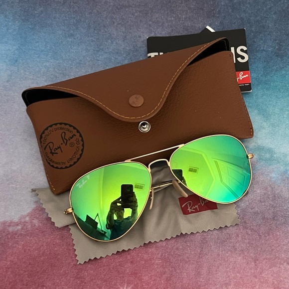 Ray Ban Aviator Sunglasses Green Lens and Gold Frames - Picture 9 of 14